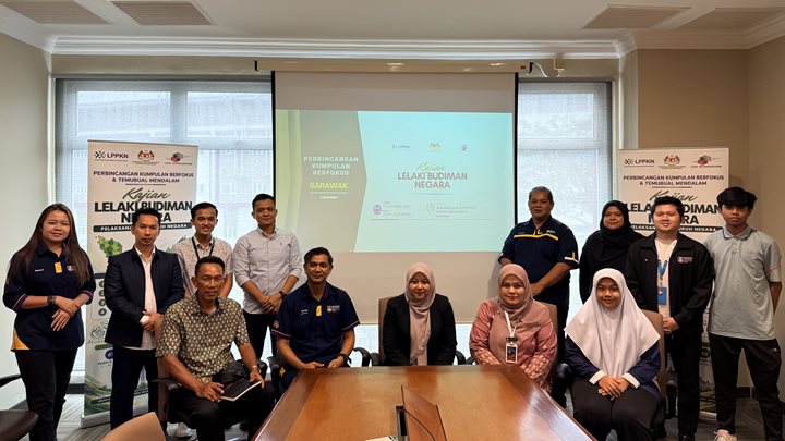 Gambar kenangan peserta Perbincangan Kumpulan Berfokus (FGD) Sarawak