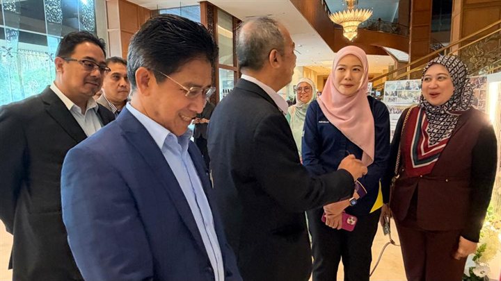 Tetamu kehormat di pameran kajian