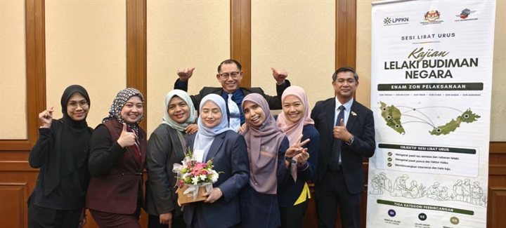 Pasukan penganjur di sisi bunting kajian