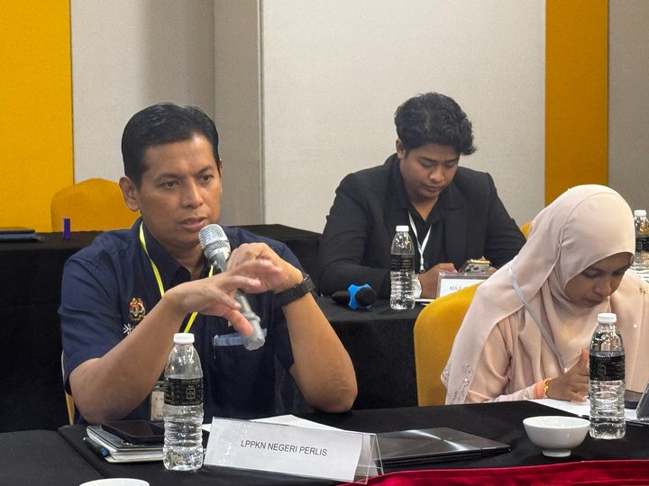 Perbincangan di meja bulat